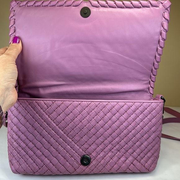 Bottega Veneta Lavender Intrecciato Leather Flap Crossbody Bag Removable Strap - Picture 5 of 16